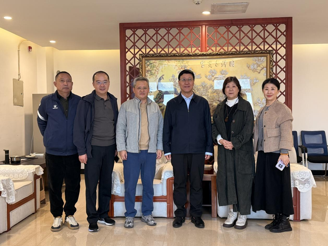 武漢理工大學校友合作處楊文東主任 蒞臨我司參觀考察